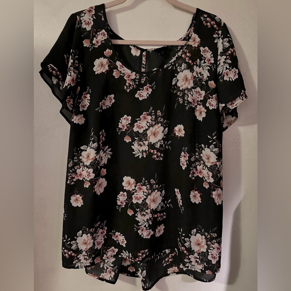 Torrid short sleeve black floral top, size 2